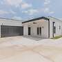 632 4 Large Bedrooms Spacious Private Yard