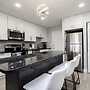 561j Large 2 Bedroom With King bed and Patio!