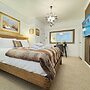 Designer 2 Bedroom Apartment in London With Garden