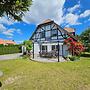 Large, Comfortable Holiday Home Near the Lake
