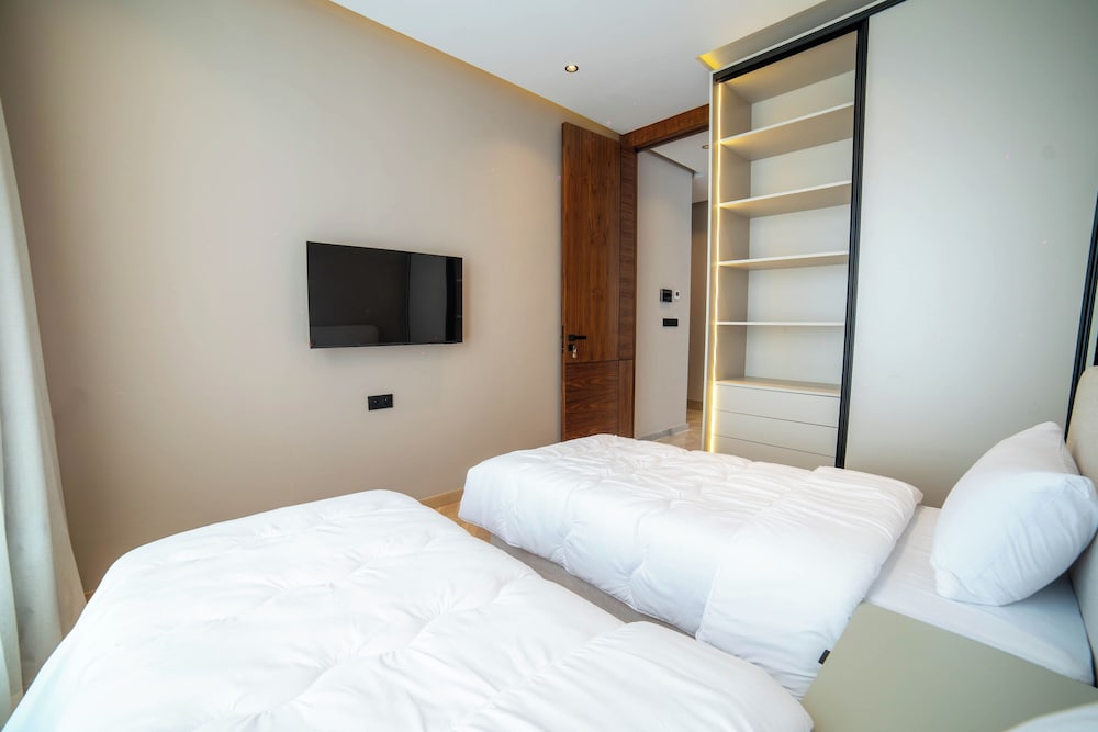 AURA LUXURY BY MALABATA HILLS