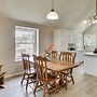 2-level Townhome w/ Patio 4 Mi to Kansas Speedway!