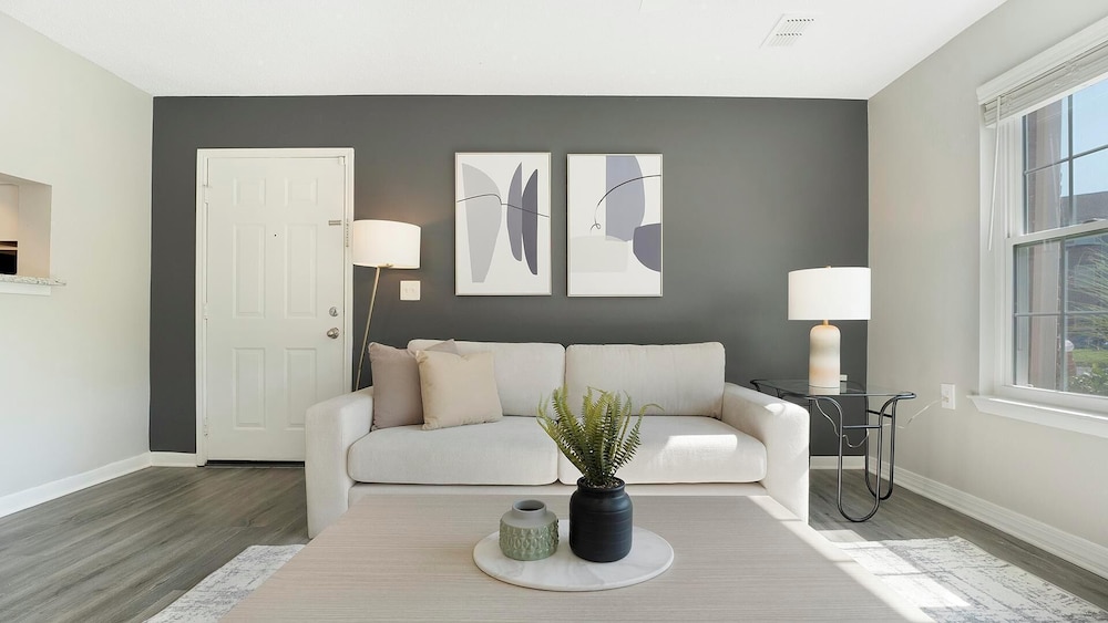 Landing Beautiful 1bd, Yoga Studio