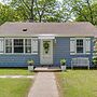 < 1 Mi to Sand! Updated Cottage w/ Yard in Niantic