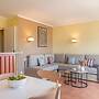 Riverfront Family Stay With Balcony