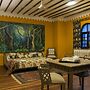 Kholle House