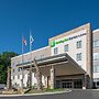Holiday Inn Express & Suites Charlotte Airport by IHG