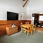 Quiet Bay: Lakeside Escape