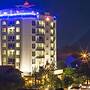 Yeak Loam Hotel