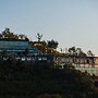 Hotel Seven Lake Paradise