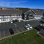 Crossroads Inn & Suites