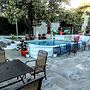 El Mirador Suites and Lounge