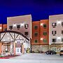 Del-Mar Airport Inn & Suites