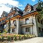 Gold Hotel
