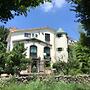 Moncher Guesthouse - Hostel