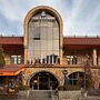 Kecharis Hotel & Resort