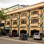 Crown Royale Hotel