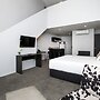 The Metrotel Motel