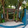 SeaLaVie Inn