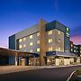 Holiday Inn Express & Suites Portland Airport - Cascade Stn by IHG