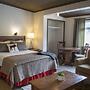 Yamnuska Suites