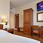 Lancaster Hotel
