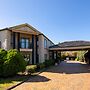 Gateway on Monash Boutique Hotel
