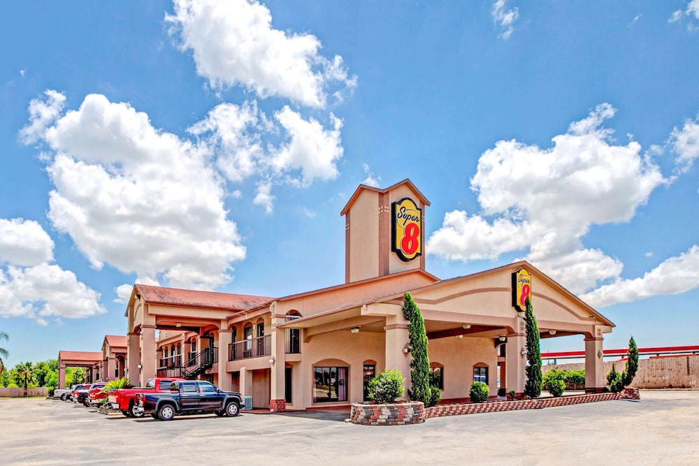 Super 8 by Wyndham Mont Belvieu/Baytown East