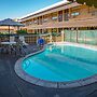 Townhouse Inn & Suites