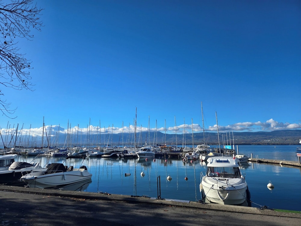 La Riviera Victoria