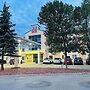 Motel 6 Red Deer, AB