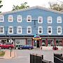 Smugglers Cove Inn