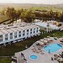 Hotel El Lago by Luoxo