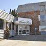 Twin Pine Inn & Suites