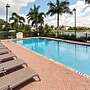 Hawthorn Extended Stay by Wyndham West Palm Beach Airport