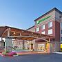 Holiday Inn & Suites Oakland Airport by IHG