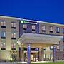 Holiday Inn Express & Suites Lincoln Airport by IHG