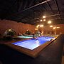 Quindeloma Art Hotel And Gallery
