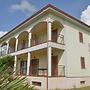 Larus Hotel