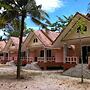 Ao Thong Beach Bungalows & Restaurant