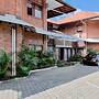 RedDoorz Plus near Dago Pakar