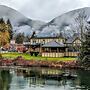 Riverside Inn