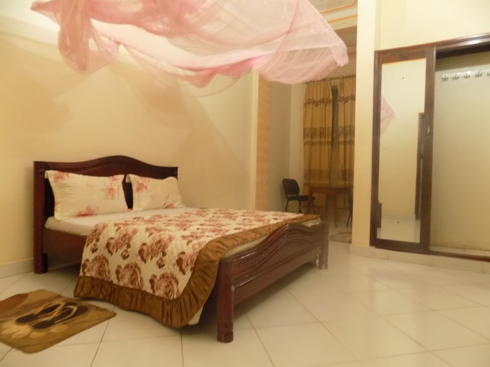 Hotel B Plus