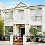 Abbotsford Private Rooms & Pods @ 15 Charles Homestay