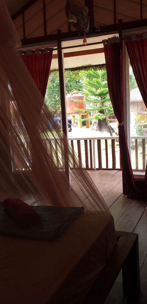 Simeulue Nanik Surfcamp