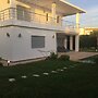 Luxurious 5 Bedrooms Villa Ref HI51053