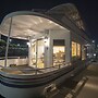 houseboat
