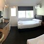 Bateau Bay Hotel