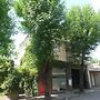 Departamento-casa muy amplio y céntrico.