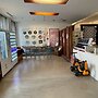 Zhida Craft Service Guest House